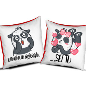 Idea Regalo Cuscino San Valentino – Set Coppia “Tutto ciò di cui ho bisogno… sei tu” Panda Kawaii