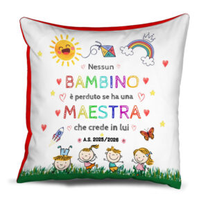 Idea Regalo Cuscino Maestre – “Nessun bambino è perso con una maestra che crede”